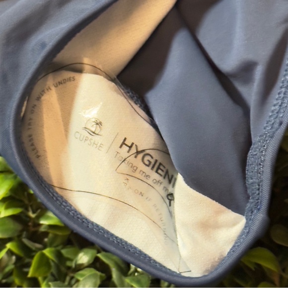 Cupshe Cutout Bralette & V-Front High Waist Bikini Set Women's Size Small - Picture 7 of 7